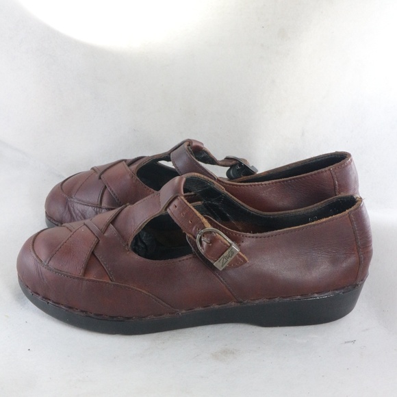 ZEETA Genuine Leather Cross Strap Mary Jane Shoes - Picture 2 of 8